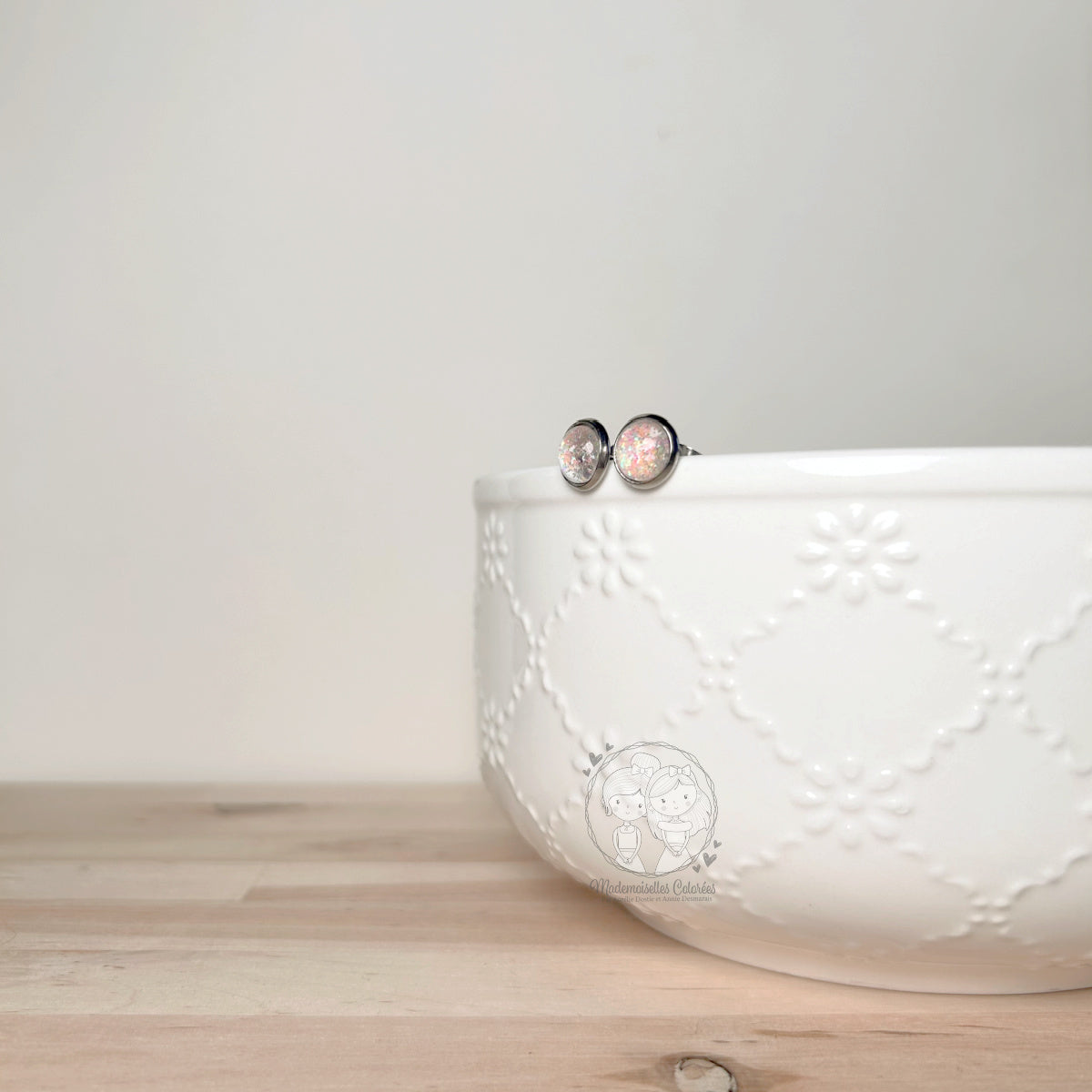Boucles d'oreilles clous paillettes multicolores