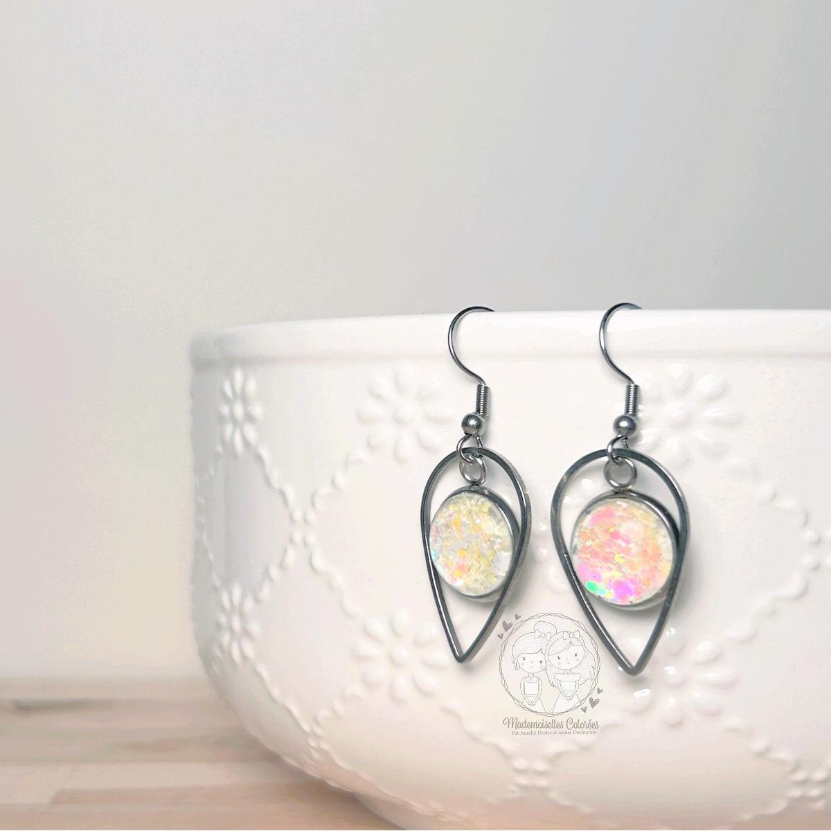 Boucles d'oreilles Pendantes gouttes blanches pailletées