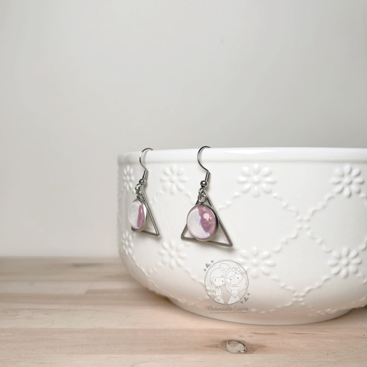 Boucles d'oreilles Pendantes géométriques blanches & rose