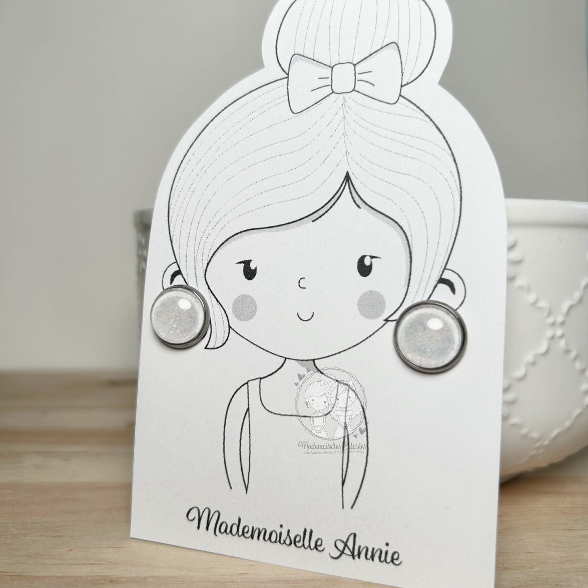 Clous d'oreilles blanc