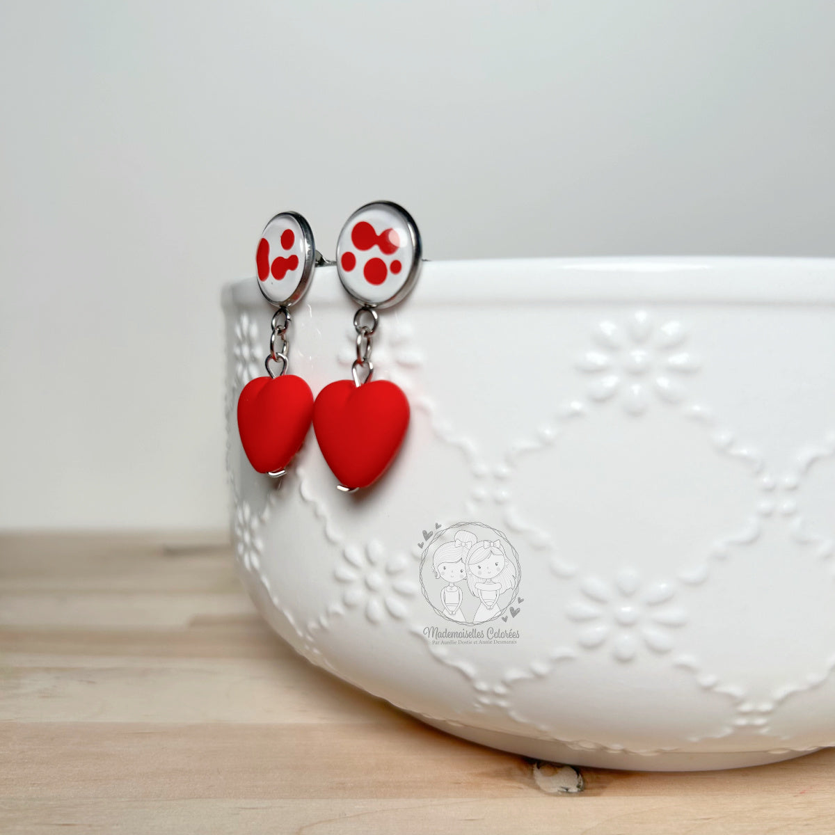 Boucle d'oreille pendante rouge