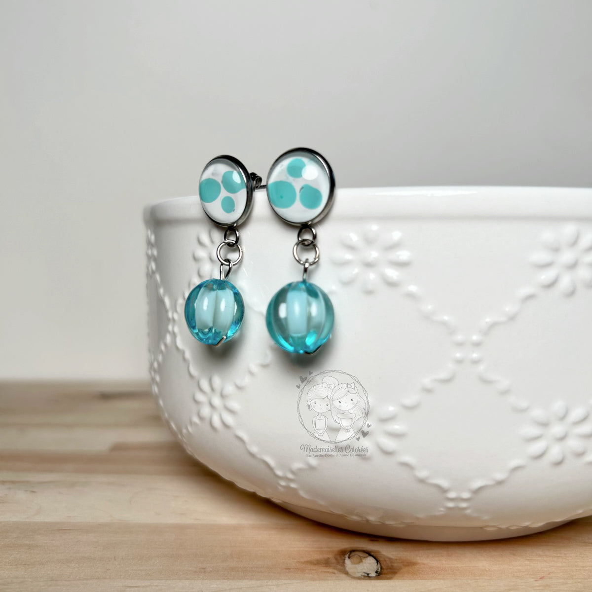 Boucle d'oreille pendante aqua